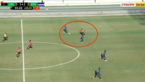 “德罗赞全面调动，拉文底线外投射三分命中”