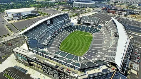 “澳网女单赛事：斯维亚特克力压群雄挺进16强”